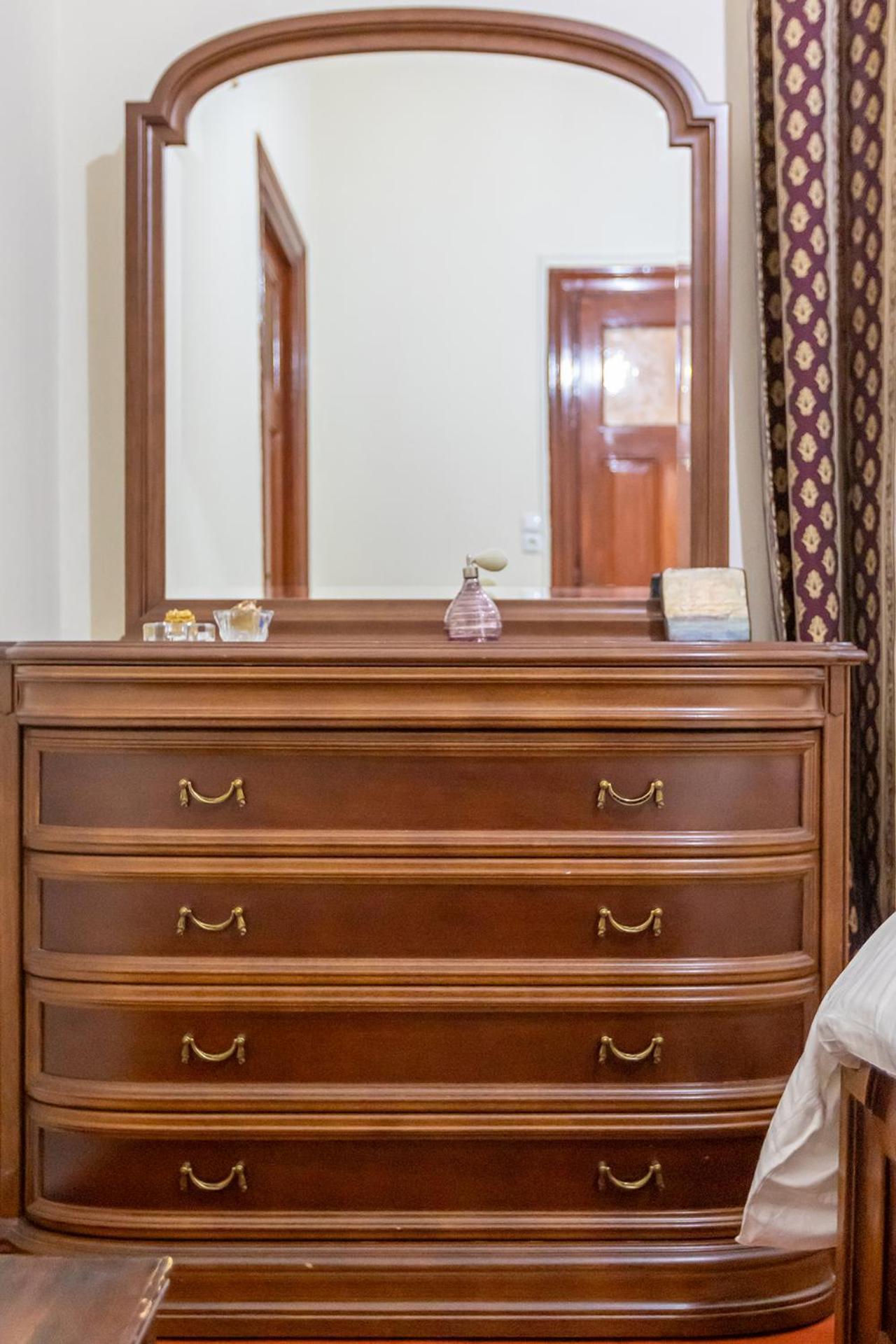 Era Of Elegance: 1928 Classic Dwelling Tripoli Ngoại thất bức ảnh
